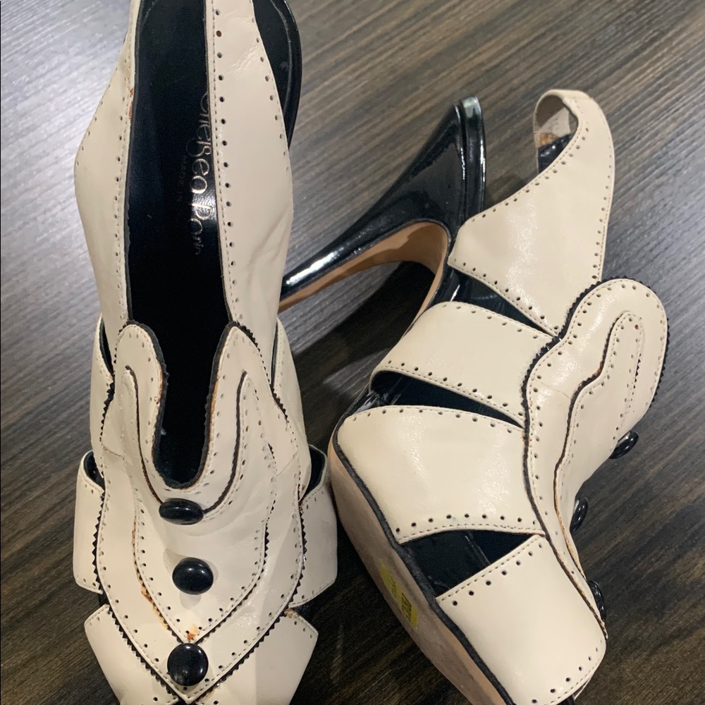 Chelsea Paris Black and Cream Women's Shoes